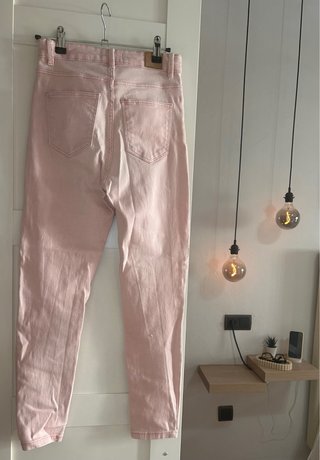Pantalones vaqueros rotos rosas