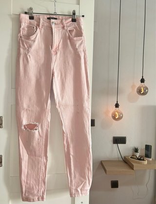 Pantalones vaqueros rotos rosas