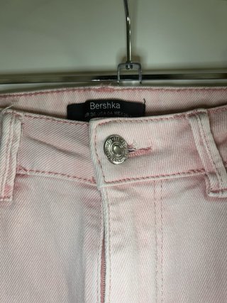 Pantalones vaqueros rotos rosas
