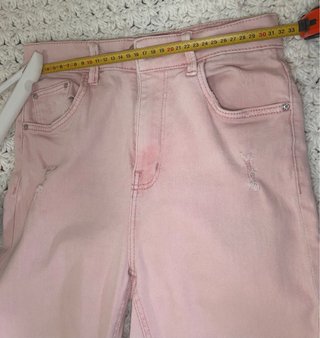 Pantalones vaqueros rotos rosas