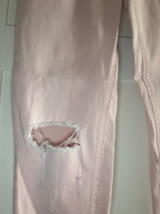 Pantalones vaqueros rotos rosas