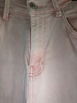 Pantalones vaqueros rotos rosas