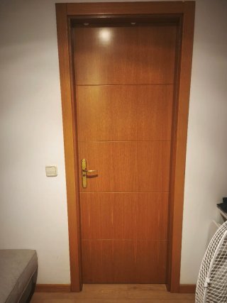 Puerta de madera 62.5 y 72.5 cm