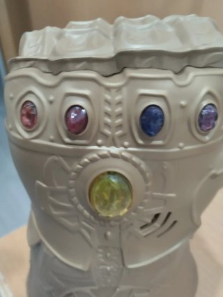 Guante de Thanos Dorado.