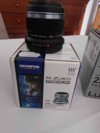 Olympus OM-D E-M10 Mark III + Lentes