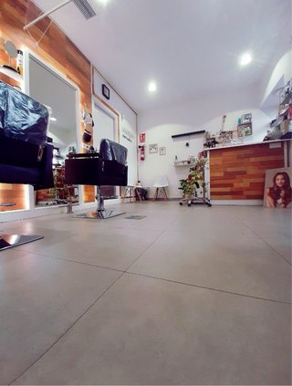 Se traspasa Peluquería