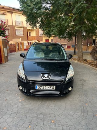 Peugeot 5008 2012