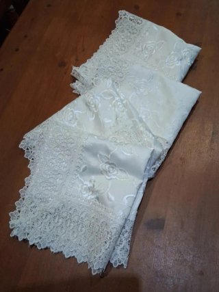 Lote de 4 Tapetes Blancos con Encaje
