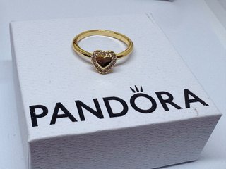 Set Anillo y Pendientes Pandora Corazón