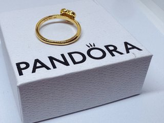 Set Anillo y Pendientes Pandora Corazón