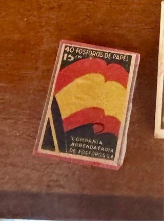 Vecchia scatola di fiammiferi con bandiera spagnola CAF