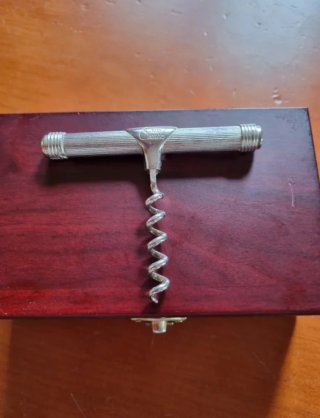 Set de Accesorios para Vino en Caja de Madera