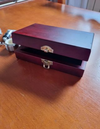 Set de Accesorios para Vino en Caja de Madera