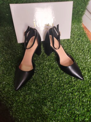 Zapatos de tacón negros Ideal Shoes
