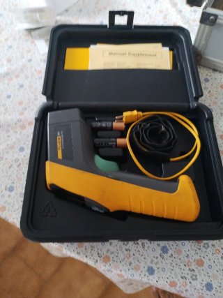 Termómetro digital con estuche
