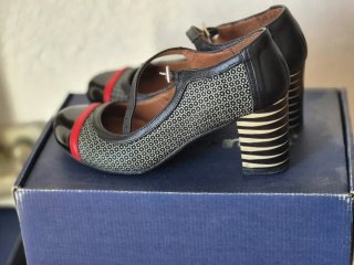 Zapatos de tacón Nemonic negros y rojos
