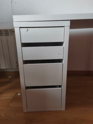 Escritorio blanco con cajonera ,regalo silla .
