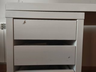 Escritorio blanco con cajonera ,regalo silla .