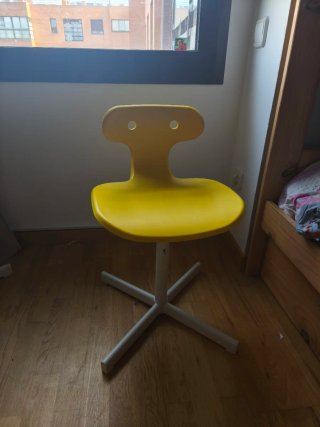 Escritorio blanco con cajonera ,regalo silla .