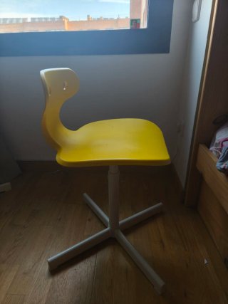 Escritorio blanco con cajonera ,regalo silla .
