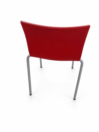 Silla Roja con Patas Metálicas