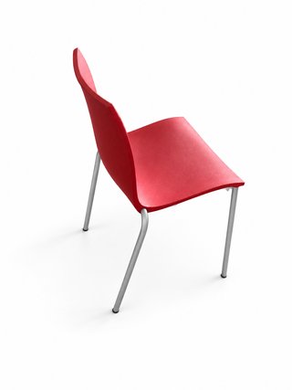Silla Roja con Patas Metálicas