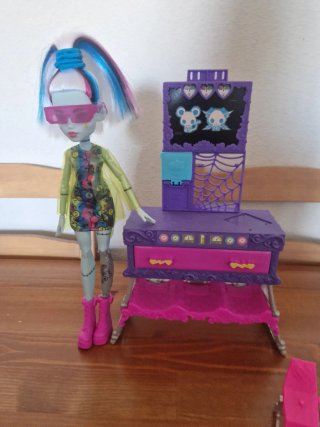 Monster High y mascotas