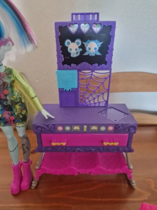 Monster High y mascotas