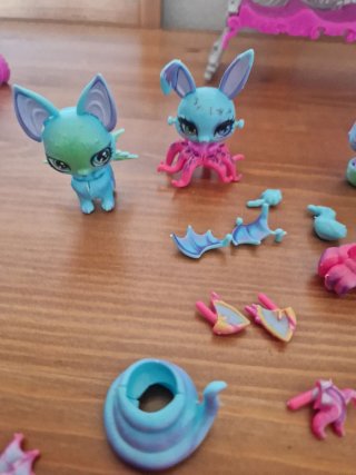 Monster High y mascotas