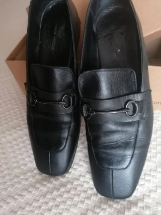 Mocasines negros de piel de Gloria Ortiz