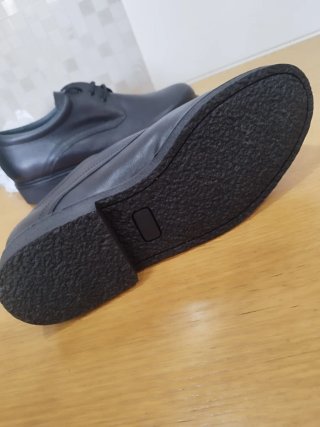 Zapatos de trabajo de cuero negro, marca Iturri