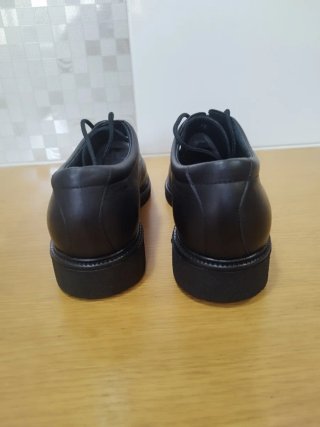 Zapatos de trabajo de cuero negro, marca Iturri