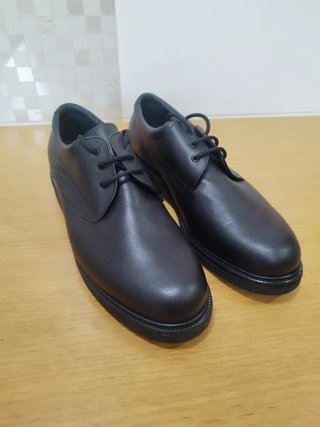 Zapatos de trabajo de cuero negro, marca Iturri