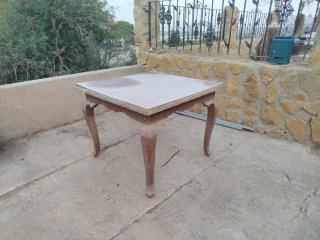 Mesa antigua de madera para restaurar