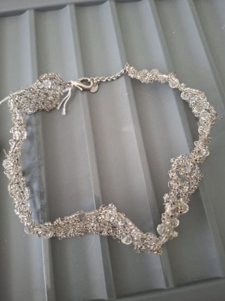 Collana color argento intrecciato con perline vetr