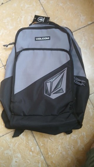 Mochila Volcom Gris y Negra
