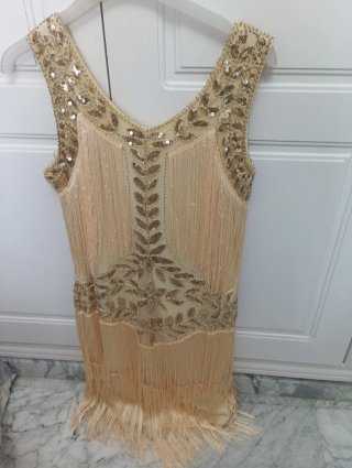 Vestido de flecos estilo años 20