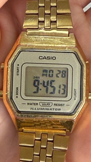 Reloj Casio Dorado Resistente al Agua