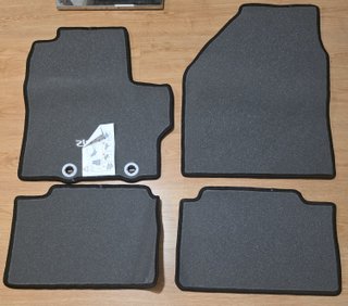 Juego Alfombras Toyota Yaris Originales