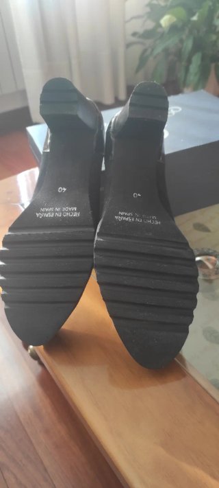 Zapatos de serraje negro con tacón
