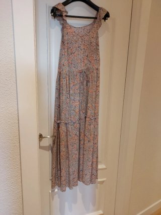 Vestido floral tirante volante