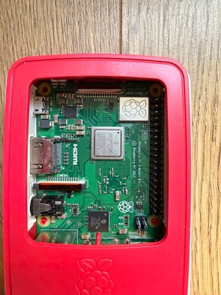 Raspberry Pi 3 B+ con SD 32GB y cargador