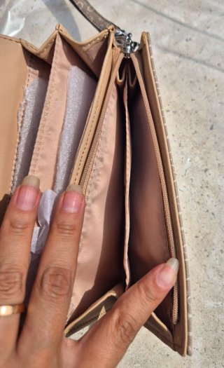 Cartera Guess Beige Logo