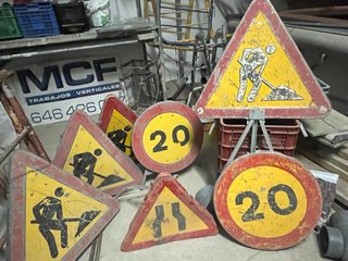 Señales de obra y limitación de velocidad