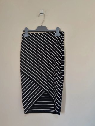 Falda Zara Raya Elástica Rodilla Talla S