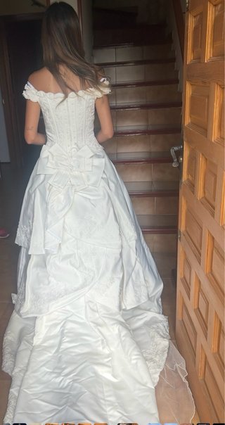 Vestido de novia con escote barco