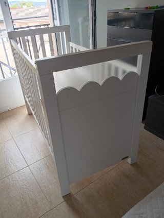 Cuna blanca bebé