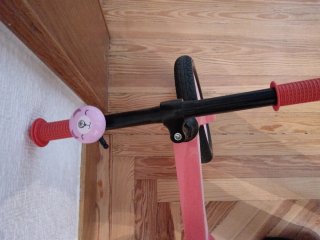 Bicicleta de equilibrio rosa