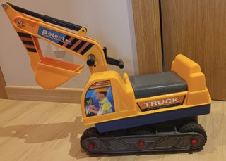 Excavadora correpasillos Potent Truck