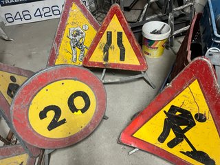 Señales de tráfico obra con patas